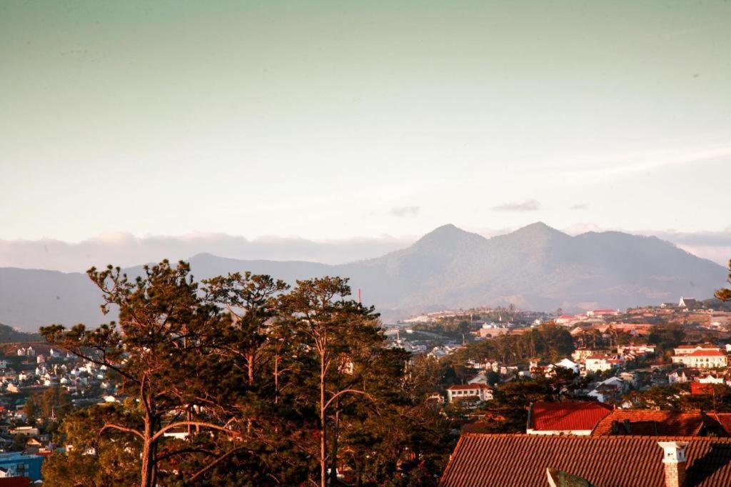 Hoa Sen Vang Hotel Dalat Extérieur photo