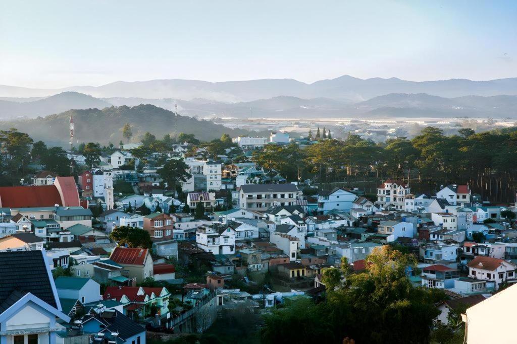 Hoa Sen Vang Hotel Dalat Extérieur photo