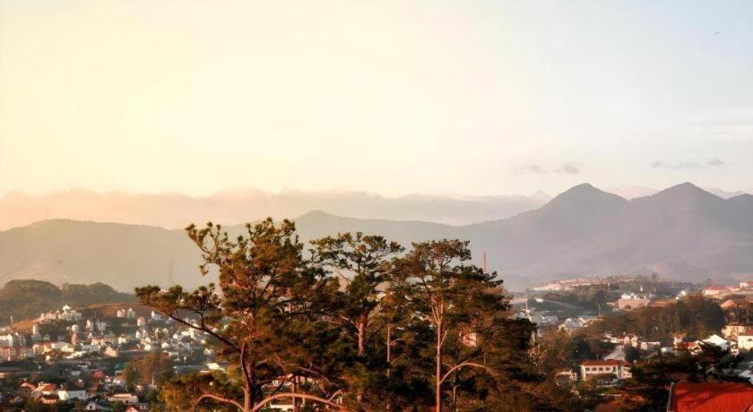 Hoa Sen Vang Hotel Dalat Extérieur photo